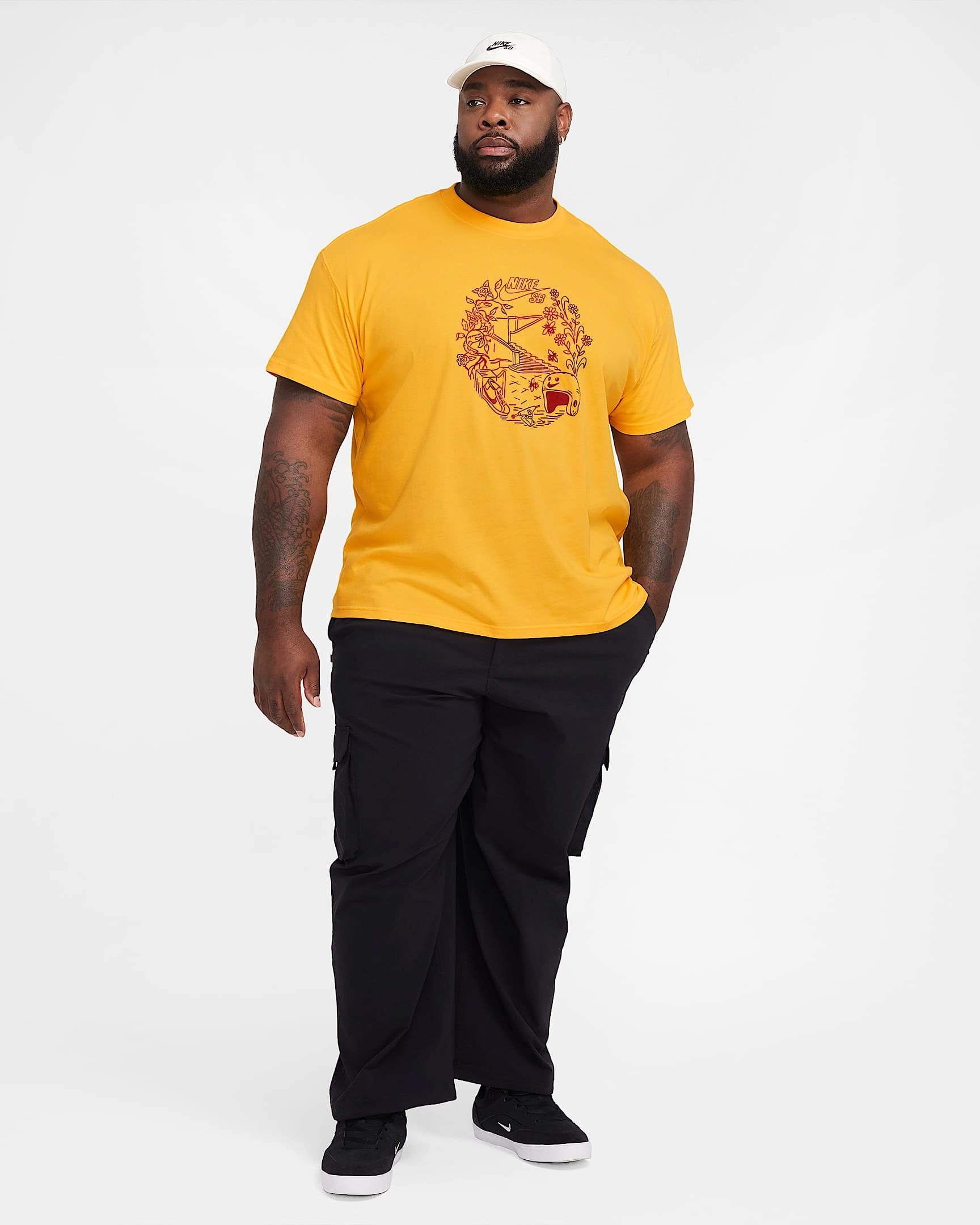 Nike SB T-shirt: Sfreccia nello stile urbano, un'esplosione di comfort e autenticità, il tuo must-have streetwear.
