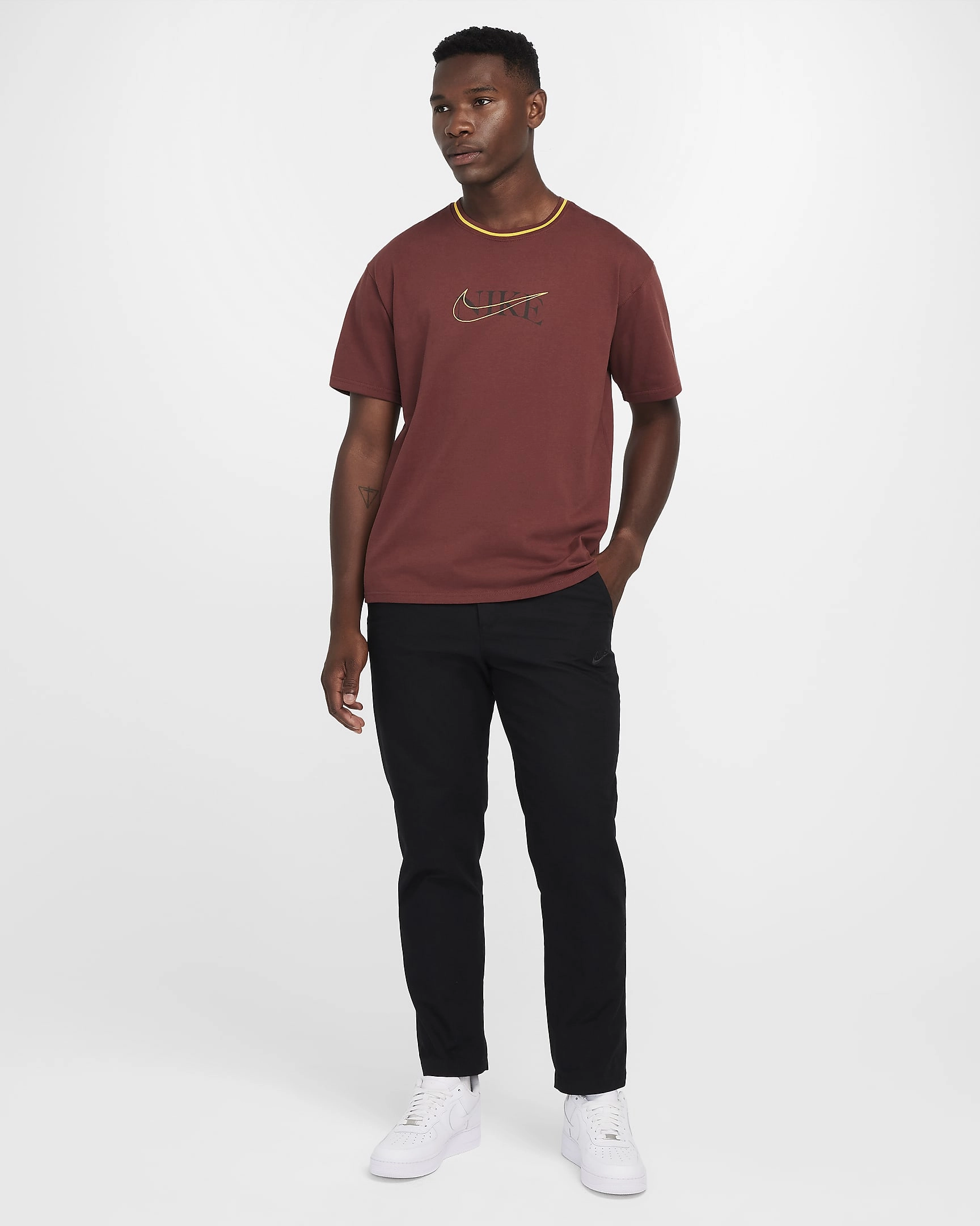Nike Sportswear Max90 T-Shirt: Stile casual, comfort supremo. Un'esplosione di energia, la tua nuova divisa.